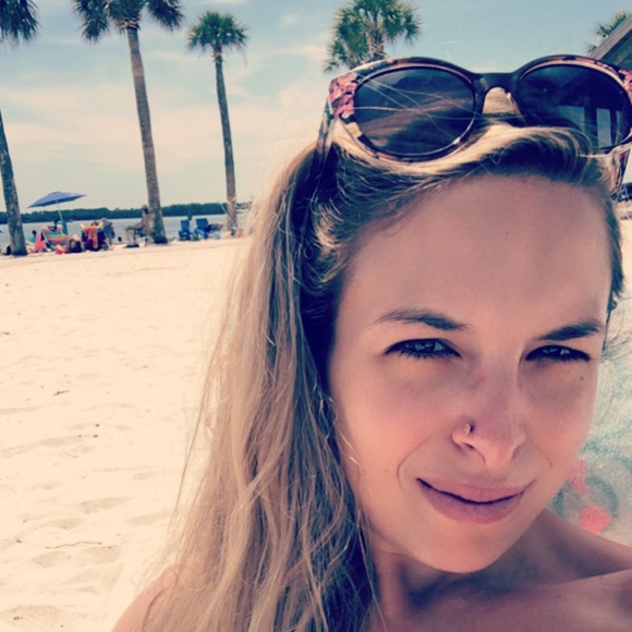 Meet your Posher, Amanda - Picture 2 of 2